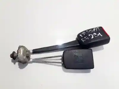 Автозапчасти б/у левый задний крюк ремня за volkswagen passat variant (3b5) 1.9 tdi ссылки oem iam 3b0857739a