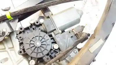 Автозапчастина б/у ДВИГАТЕЛЬ ЗАДНЬОГО ПРАВОГО СКЛА для AUDI A4 AVANT (8E)  Посилання на OEM IAM   