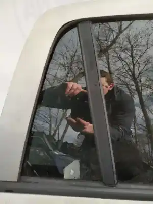 Second-hand car spare part right rear triangle quarter glass for opel astra h caravan 1.9 cdti oem iam references   