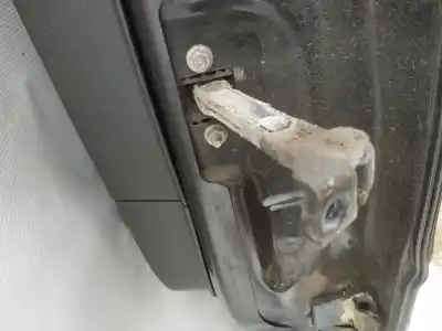 Second-hand car spare part hinge for opel zafira b 1.9 cdti oem iam references   