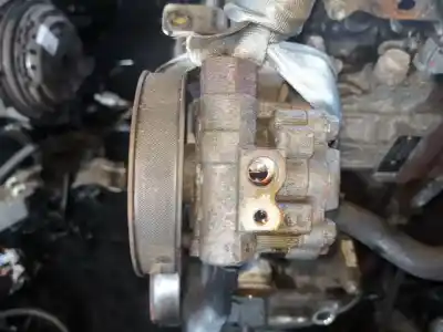 Pezzo di ricambio per auto di seconda mano pompa sterzo per toyota corolla (e11) 2.0 d-4d linea sol riferimenti oem iam 