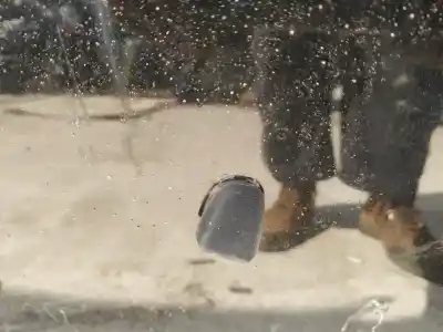 Peça sobressalente para automóvel em segunda mão plásticos por volvo v50 (545) 2.0 d referências oem iam 