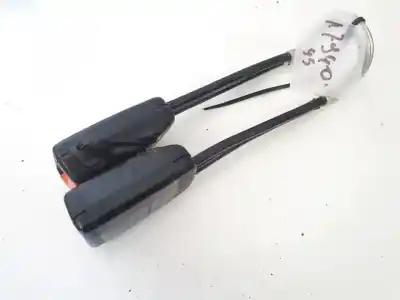 Pièce détachée automobile d'occasion boucle de ceinture de sécurité arriere droit pour volkswagen golf iii (1h1) 1.9 tdi références oem iam 