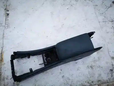 Автозапчастина б/у центральний подлокник для mercedes w203, 2000.05 - 2004.02 c 220 cdi (203.006) 105kw 2000.05 - 2007.02 посилання на oem iam e037611051