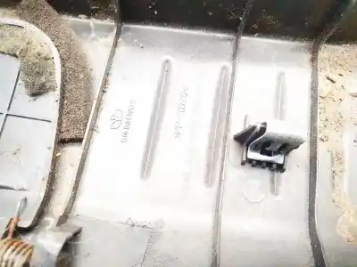 Pezzo di ricambio per auto di seconda mano plastica per chevrolet captiva 2.0 diesel cat riferimenti oem iam   