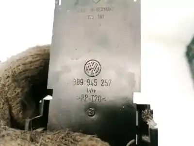 Автозапчастина б/у лампальник для volkswagen passat variant (3b5) 1.9 tdi посилання на oem iam 3b9945257  