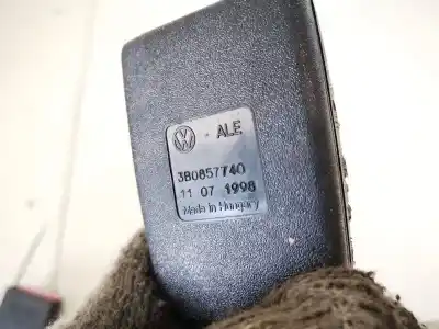 Автозапчасти б/у крюк для ремня задний правый за volkswagen passat variant (3b5) 1.9 tdi ссылки oem iam 3b0857740  