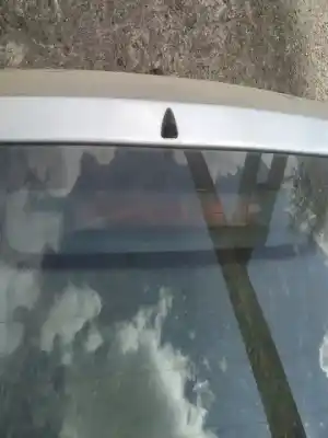 Peça sobressalente para automóvel em segunda mão farolim de travão central por ford mondeo iii (b5y) 2.0 16v di / tddi / tdci referências oem iam 