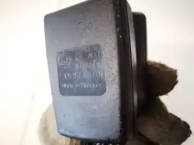 Автозапчасти б/у центральный задний крюк для ремня за skoda octavia ii combi (1z5) 1.6 lpg ссылки oem iam 1z0857488  