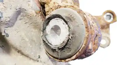 Second-hand car spare part rear right knuckle for audi a4, b7 2004.11 - 2008.06 2.0 tdi 103kw 2004.11 - 2008.06 oem iam references   