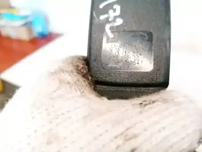 Автозапчасти б/у крюк для ремня передний правый за opel astra h caravan 1.7 16v cdti ссылки oem iam 13130024  