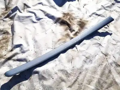 Peça sobressalente para automóvel em segunda mão plásticos por opel zafira b 1.9 cdti referências oem iam 13137773