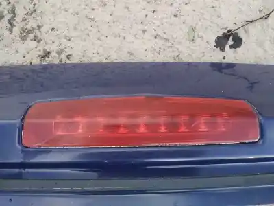 Peça sobressalente para automóvel em segunda mão farolim de travão central por opel zafira b 1.9 cdti referências oem iam 