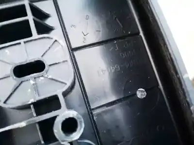 Pezzo di ricambio per auto di seconda mano bracciolo centrale per mazda 3 lim. (bl) 1.6 cd diesel cat riferimenti oem iam bbm464441  bbm4-64441