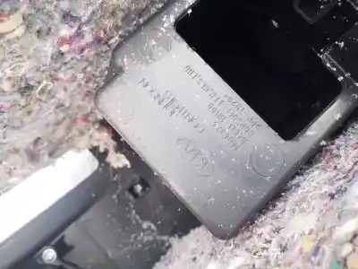 Pezzo di ricambio per auto di seconda mano bracciolo centrale per kia ceed (ed) 1.6 crdi 115 riferimenti oem iam 846111h100  84611-1h100