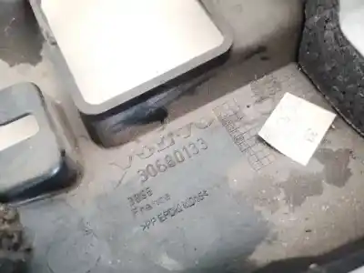 Pezzo di ricambio per auto di seconda mano plastica per volvo v50 (545) 2.0 d riferimenti oem iam 30680133  