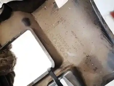 Pezzo di ricambio per auto di seconda mano plastica per volvo v50 (545) 1.6 d riferimenti oem iam 30680133  