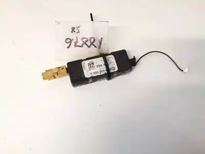 Second-hand car spare part antenna amplifier for volkswagen passat b6 (3c2) 2.0 tdi 16v oem iam references 3c9035552a