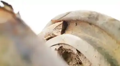 Second-hand car spare part front left shock absorber for toyota corolla (e11) 2.0 d-4d linea sol oem iam references   