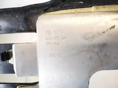Автозапчастина б/у пластика для audi a3 (8p) 2.0 16v fsi посилання на oem iam 8p0880225  