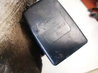 Автозапчастина б/у задній центральний гачок для volkswagen passat variant (3c5) 1.9 tdi посилання на oem iam 3c0857739  