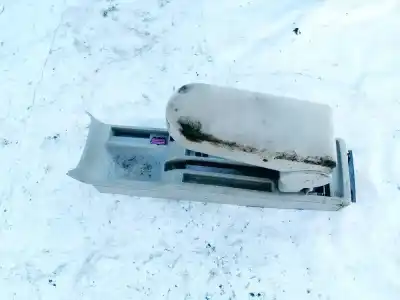 Автозапчасти б/у центральный подлокотник за volkswagen passat variant (3b5) 1.8 ссылки oem iam 3b0863319bj