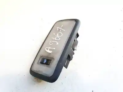 Second-hand car spare part interior light for toyota corolla (e12) 2.0 d-4d linea luna berlina oem iam references 8125005010  81250-05010