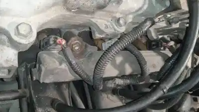 Автозапчастина б/у рампа инжектора для toyota auris, i e15 2006.10 - 2012.10 1.6l 91kw dual vvt-i 2006.10 - 2012.10 посилання на oem iam 2325837010