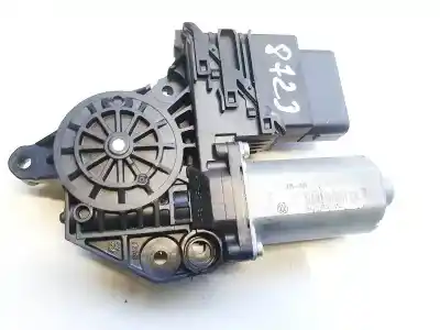 Pièce détachée automobile d'occasion MOTEUR LÈVE VITRE ARRIÈRE GAUCHE pour VOLKSWAGEN GOLF PLUS (5M1)  Références OEM IAM 0130821431  1K0959703F