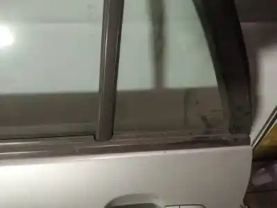 Pezzo di ricambio per auto di seconda mano plastica per toyota corolla (e12) 2.0 d-4d linea luna berlina riferimenti oem iam   