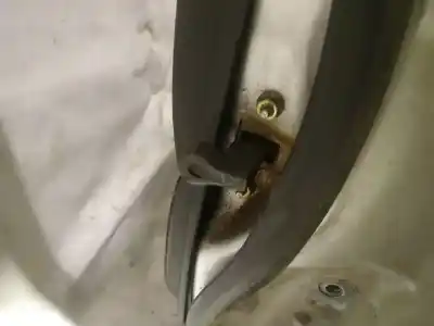 Second-hand car spare part hinge for toyota corolla (e12) 2.0 d-4d linea luna berlina oem iam references   