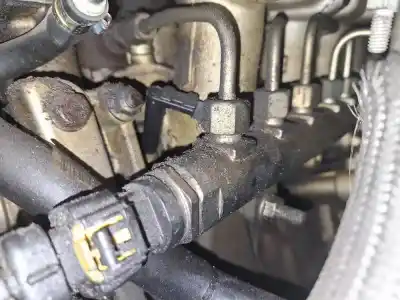 Second-hand car spare part distributor pipe for opel zafira b 1.9 cdti oem iam references 0445214095