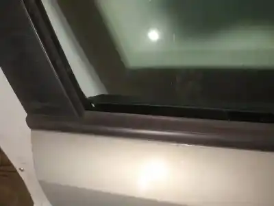 Pezzo di ricambio per auto di seconda mano plastica per opel zafira b 1.9 cdti riferimenti oem iam   