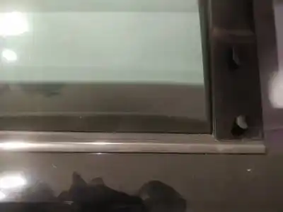 Pezzo di ricambio per auto di seconda mano plastica per opel zafira b 1.9 cdti riferimenti oem iam   