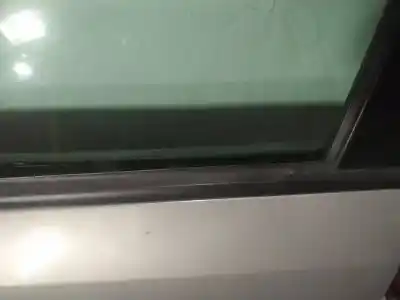 Pezzo di ricambio per auto di seconda mano plastica per opel zafira b 1.9 cdti riferimenti oem iam   