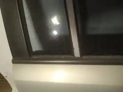 Pezzo di ricambio per auto di seconda mano plastica per opel zafira b 1.9 cdti riferimenti oem iam   