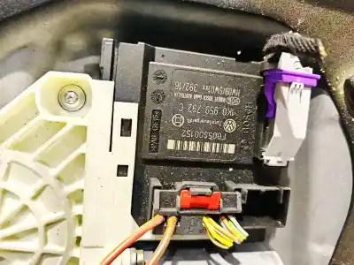 Second-hand car spare part right front window motor for volkswagen golf v variant (1k5) 1.9 tdi oem iam references 1k0959702e  1k0959792c