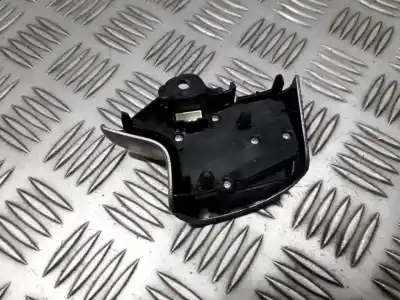 Peça sobressalente para automóvel em segunda mão comandos do volante por toyota auris 2.2 d-cat referências oem iam   