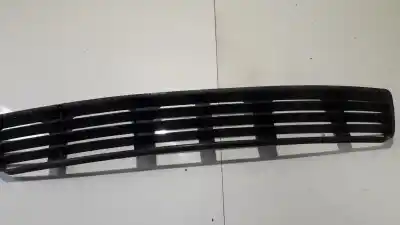 Автозапчастина б/у центральна решіта бампера для AUDI A4 AVANT (B5) 1.9 TDI Посилання на OEM IAM 8D0807683  