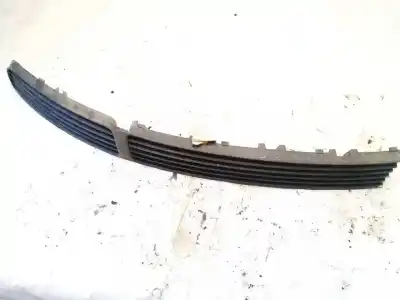 Автозапчастина б/у центральна решіта бампера для VOLKSWAGEN PASSAT VARIANT (3B5) 1.9 TDI Посилання на OEM IAM 3B0853677A  