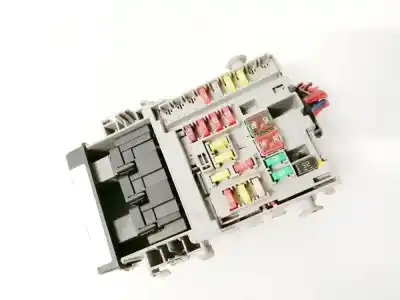 Pezzo di ricambio per auto di seconda mano Scatola Relè/fusibili per OPEL INSIGNIA A (G09) 2.0 CDTI 4X4 (68) Riferimenti OEM IAM 13222786  