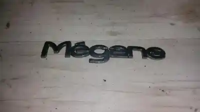 Recambio de automóvil de segunda mano de logotipo-insignia-emblema del fabricante para renault megane i classic (la0) 1.4 referencias oem iam   