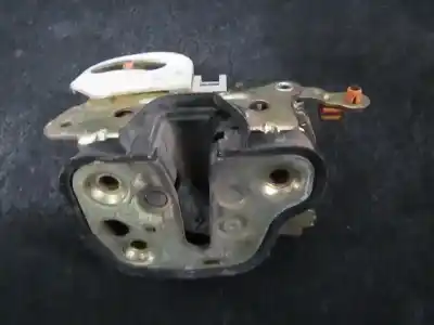 Second-hand car spare part LEFT FRONT DOOR LOCK for OPEL CORSA B  OEM IAM references 9045237  