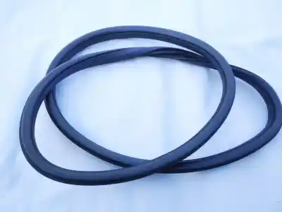 Peça sobressalente para automóvel em segunda mão JUNTA VEDANTE DA PORTA por JAGUAR I-PACE 2018 -->  Referências OEM IAM J9D320708A  J9D3-20708-A