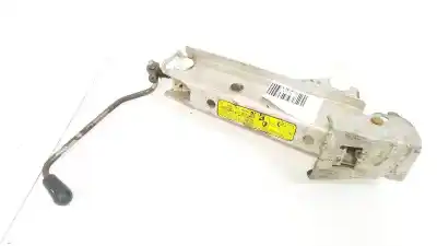 Pièce détachée automobile d'occasion CRIC HYDRAULIQUE pour RENAULT CLIO, 2005.05 - 2009.06  Références OEM IAM 8200242037  