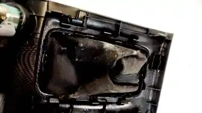 Second-hand car spare part gear lever trim for toyota corolla (e11) 2.0 d-4d linea sol oem iam references   