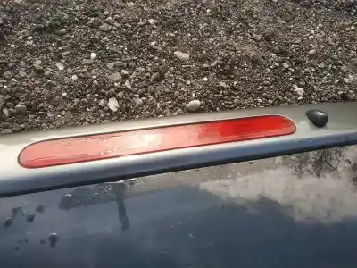 Pièce détachée automobile d'occasion feu de frein central pour toyota corolla verso (r1) 2.2 d-4d sport références oem iam 