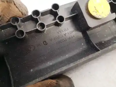 Pezzo di ricambio per auto di seconda mano plastica per ford focus lim. (cb8) 1.6 tdci cat riferimenti oem iam bm51a13201a  bm51-a13201-a