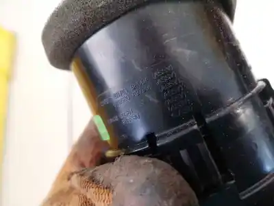 Peça sobressalente para automóvel em segunda mão grelha / difusor de ar por nissan note (e11e) 1.4 cat referências oem iam 68761bh00a  p19680a27900