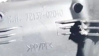 Pezzo di ricambio per auto di seconda mano plastica per toyota corolla (e12) 2.0 d-4d sol berlina riferimenti oem iam 7213702040  72137-02040